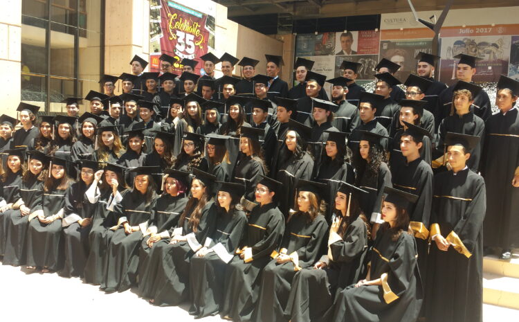  Ceremonia de graduación de Preparatoria del CUT Universidad