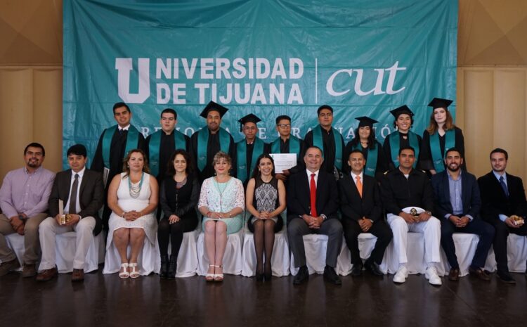  Se gradúan estudiantes de la Preparatoria del CUT Ensenada