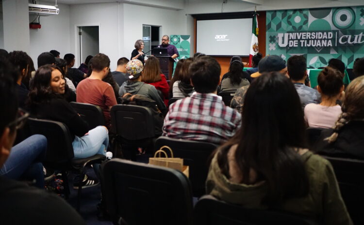 Sergio Flores imparte conferencia “Educando al Cliente”