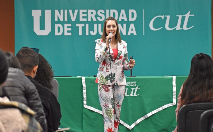  Mantener una actitud positiva y auto-rescatarse, invitación de Claudia Urías