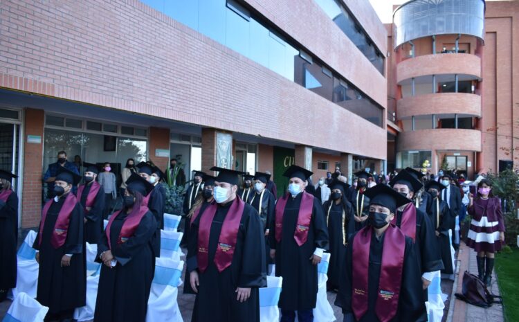  CUT celebra graduación de egresados de posgrado
