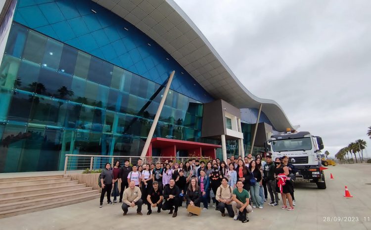  Estudiantes del CUT asisten a la 13va edición de Expo Construcción