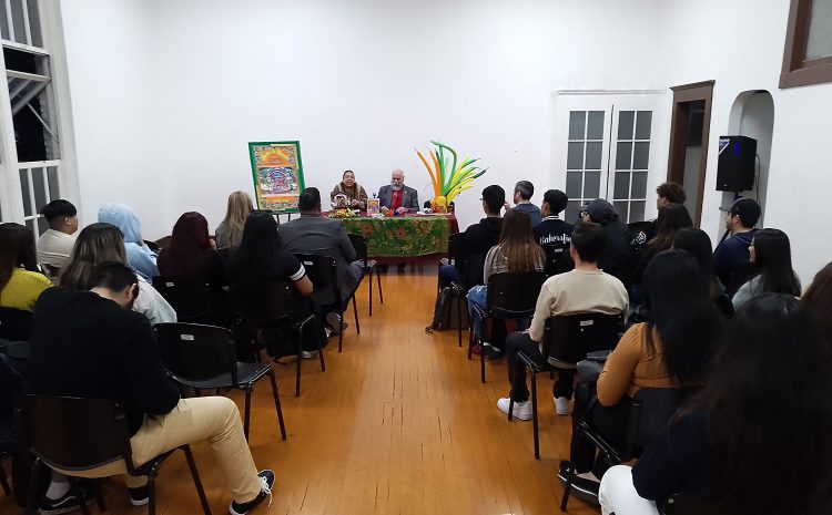  Conviven alumnos del CUT con escritor Juan Manuel Nieto