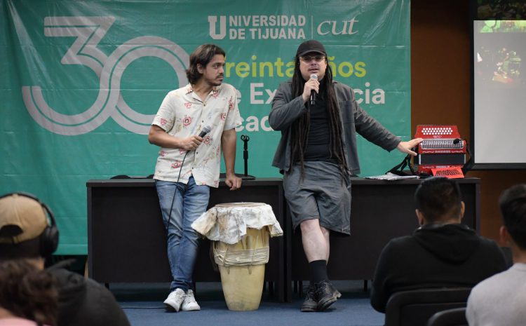  Integrantes de la banda musical «La Diabla» charlan con alumnos del CUT