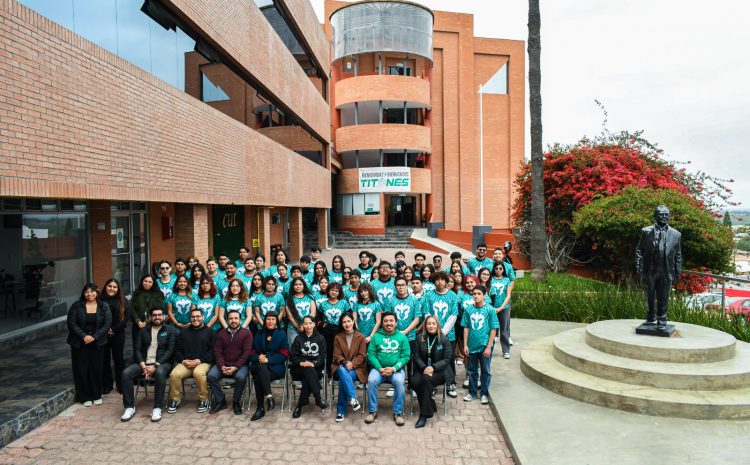  Estudiantes de nuevo ingreso asisten a curso de inducción
