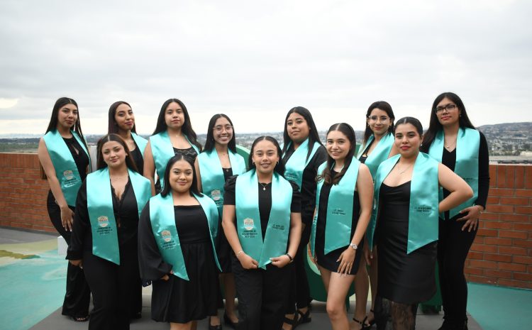  Una generación más de la Escuela Normal del CUT celebra su graduación