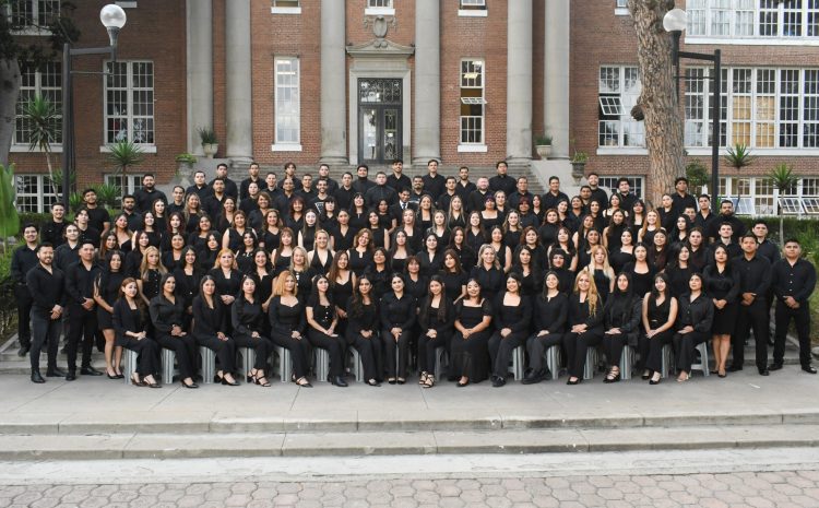 Titanes CUT celebran su graduación con orgullo y compromiso social