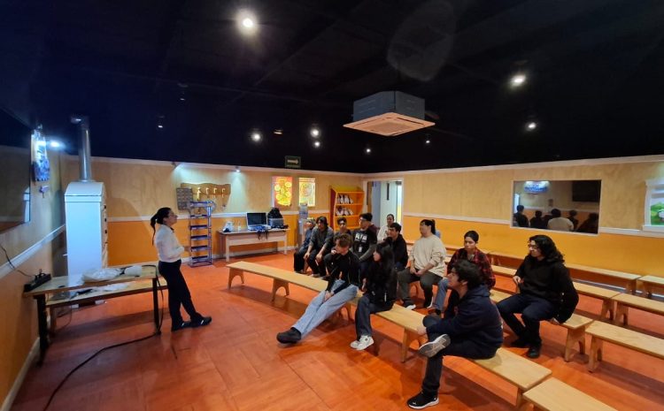 Alumnos del CUT visitan instalaciones de Panificadora Bimbo