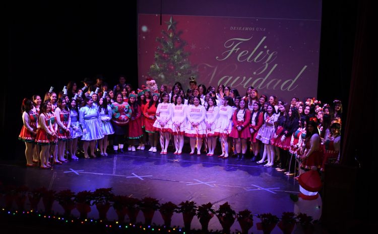  Escuela Normal CUT celebra su Festival Navideño 2025