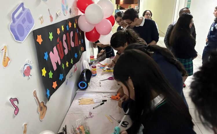  Pasillos que enseñan: un taller de creatividad docente