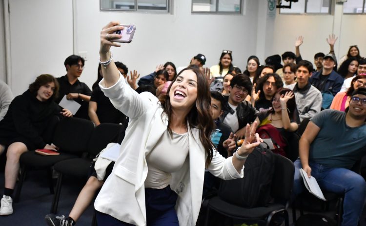  Mariana Santana invita a estudiantes del CUT a salir del piloto automático