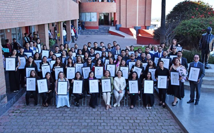  CUT reconoce a sus nuevos profesionistas en emotiva ceremonia