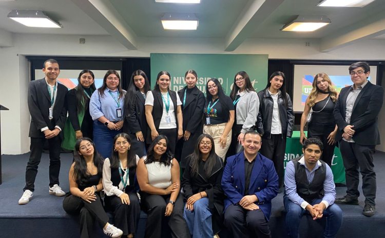  Estudiantes de Ciencias de la Educación exhiben proyectos en feria académica