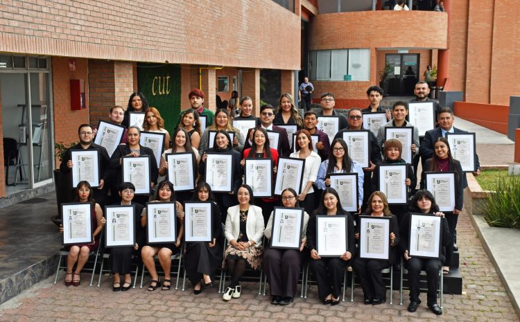  CUT entrega de títulos profesionales de Licenciatura y Posgrado