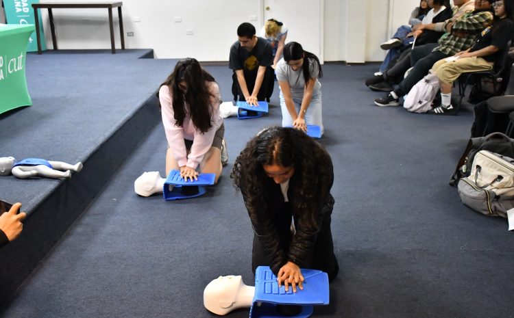  Estudiantes del CUT se capacitan en reanimación cardiopulmonar