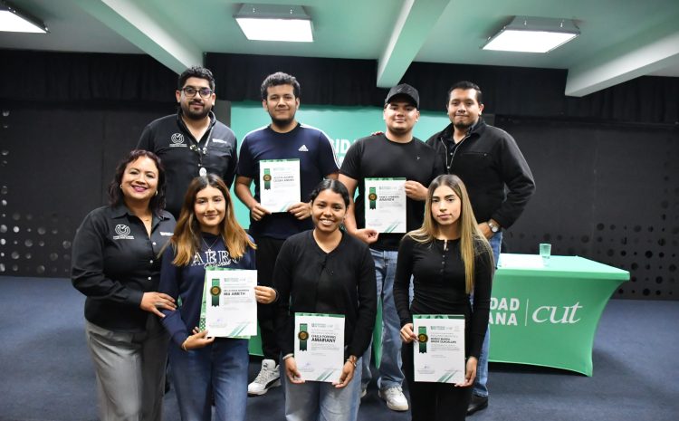  Reconoce CUT a estudiantes destacados de Comercio Exterior