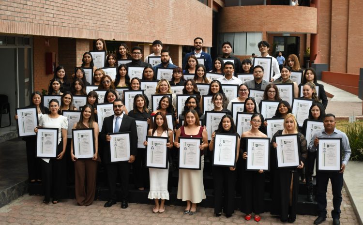  CUT entrega títulos profesionales a egresados de Licenciatura y Posgrado