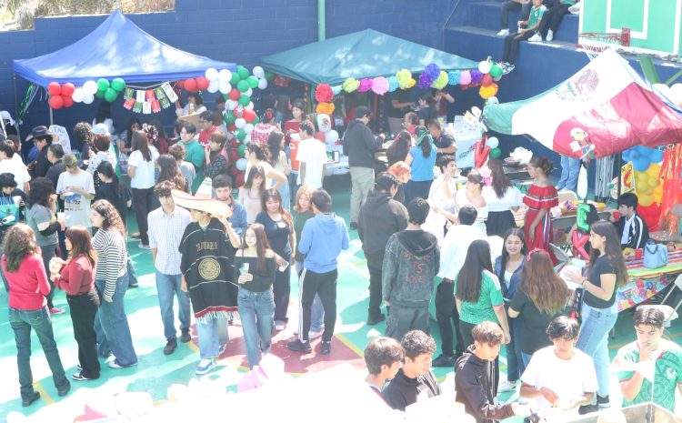  Estudiantes de Preparatoria CUT celebran con orgullo las tradiciones mexicanas